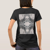 石から生まれた神話 – 左右対称の暗い風景 Tシャツ (裏面)