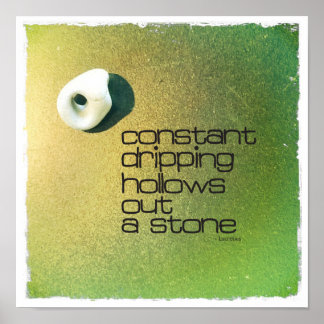 石から落ちる絶え間ない穴 ポスター