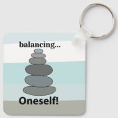 石のバランス キーホルダー (裏面)