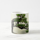 石のマツ盆栽の木上の根 コーヒーマグカップ (中央)