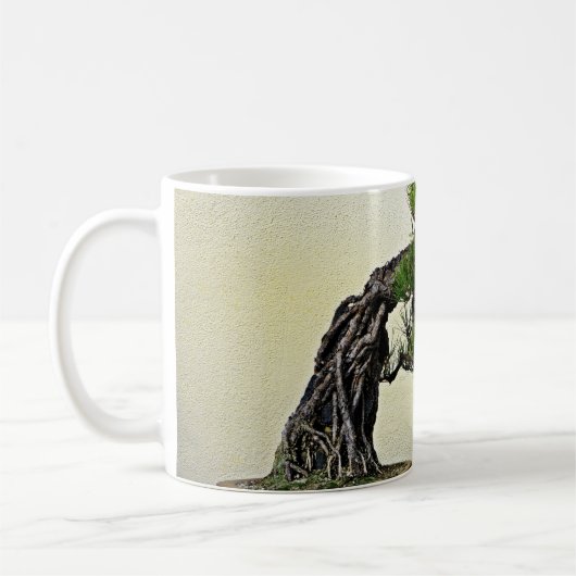 石のマツ盆栽の木上の根 コーヒーマグカップ (左)