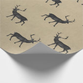 石の上に黒いボロ ラッピングペーパー (角)