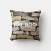 石の壁の積み上げ岩Youロックカスタム文字 クッション (正面)