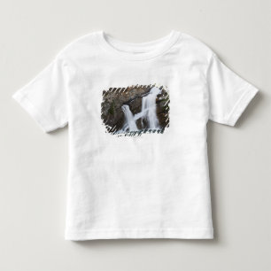 石の崖から出る滝 トドラーTシャツ