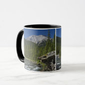 石の棚および山が付いている滝 マグカップ (正面左)