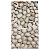 石の石畳の通路の歩道の歩道の岩 スモールペーパーバッグ (裏面)