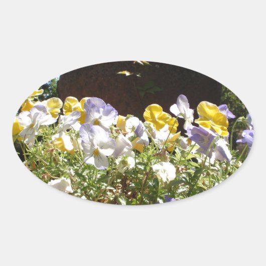 石の鉢に植えられたヴィオラ 楕円形シール (正面)