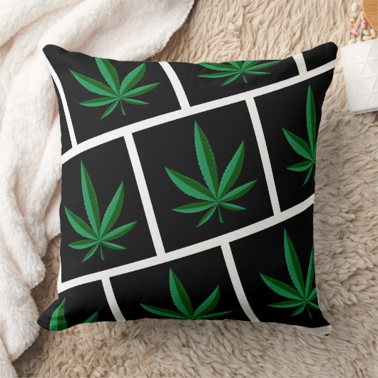 石を投げる人の枕 クッション (ブランケット)