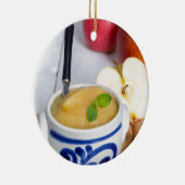 石器のボウルにシナモンを入れたアップルソース セラミックオーナメント (右)
