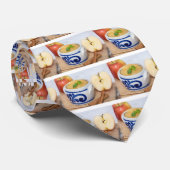 石器のボウルにシナモンを入れたアップルソース ネクタイ (ロール)