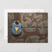 石塀の旧式な金属ロック ポストカード (正面/裏面)