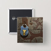 石塀の旧式な金属ロック 缶バッジ (正面&裏面)