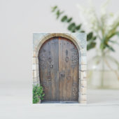 石壁上の古い装飾木製のドア ポストカード (スタンド正面)
