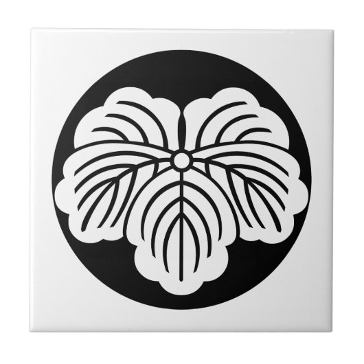 石持ち地抜き蔦 タイル (正面)