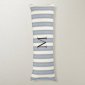 石板グレー&アンティークホワイトストライプモノグラムのズ ボディピロー (正面縦)