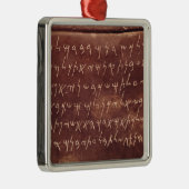 石棺からの銘刻文字の メタルオーナメント (右)