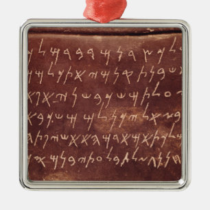 石棺からの銘刻文字の メタルオーナメント