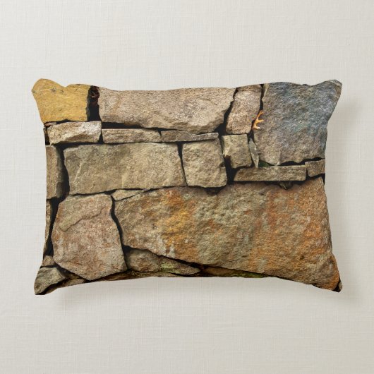 石組みの地肌に織り出した石壁 アクセントクッション (正面)