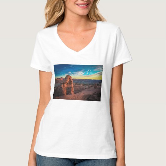 石造りのアーチ Tシャツ (正面)