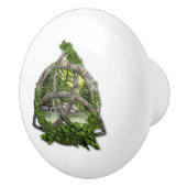 石造りのケルト族の三位一体の結び目 セラミックノブ (右)