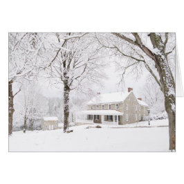 石造りの大邸宅はまだ雪で収容し、