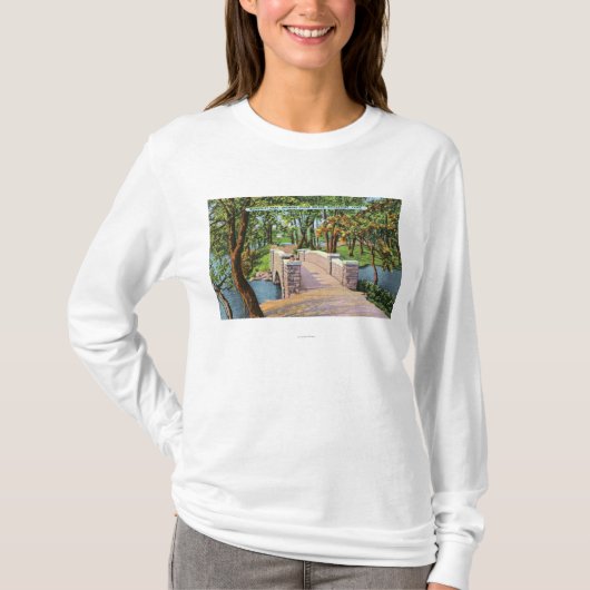 石造り橋のBeardsley公園の眺め Tシャツ (正面)