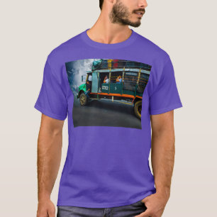 石IIをロマンチックに描いた場面 Tシャツ