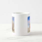 砂で支えられる貝 コーヒーマグカップ (中央)