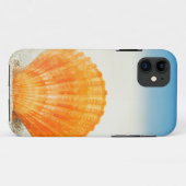 砂で直立している立つオレンジ帆立貝貝 Case-Mate iPhoneケース (裏面(横))