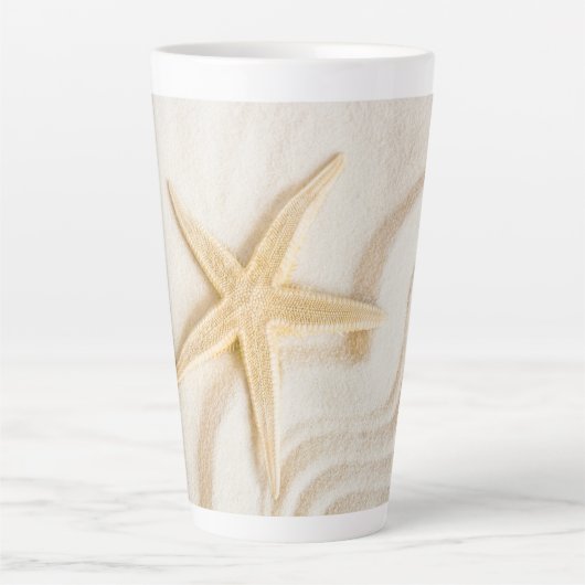 砂とヒトデの自然のニュートラル色 カフェラテマグ (正面)