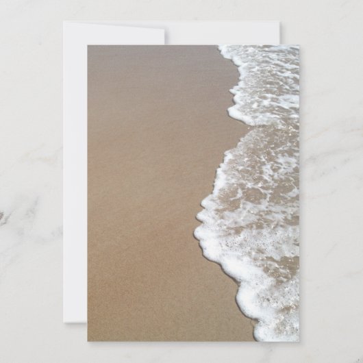 砂と泡のビーチフォト 私たちは白で結婚しました 招待状 (裏面)