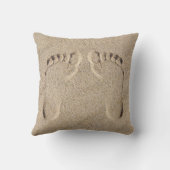 砂に裸足の足跡 クッション (裏面)