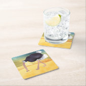 砂に頭を入れた漫画のダチョウ スクエアペーパーコースター (インサイチュ)