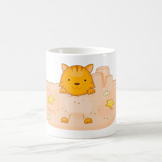 砂のお城のビーチにいるオレンジ色の猫 コーヒーマグカップ