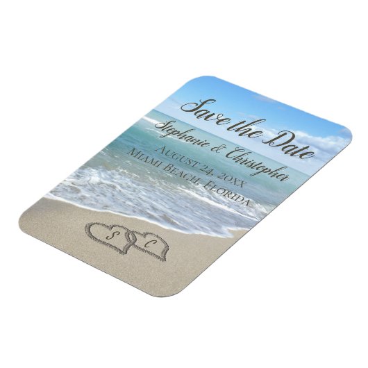 砂のビーチ結婚式のモノグラムのハート マグネット (左側)
