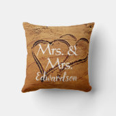 砂のレズビアンの結婚式の夫人及び夫人名前2のハート クッション (裏面)