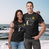 砂のワインの足指を手のおもしろいビーチ猫 Tシャツ