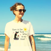 砂のワインの足指を手のおもしろいビーチ猫 Tシャツ