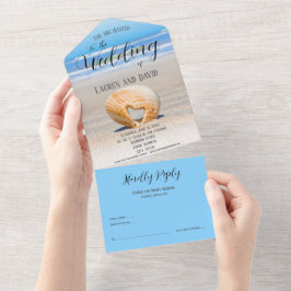 砂の上にハートを置いたビーチ オールインワン招待状