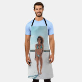 砂の上にビキニを立てている女性 エプロン (着用した状態)