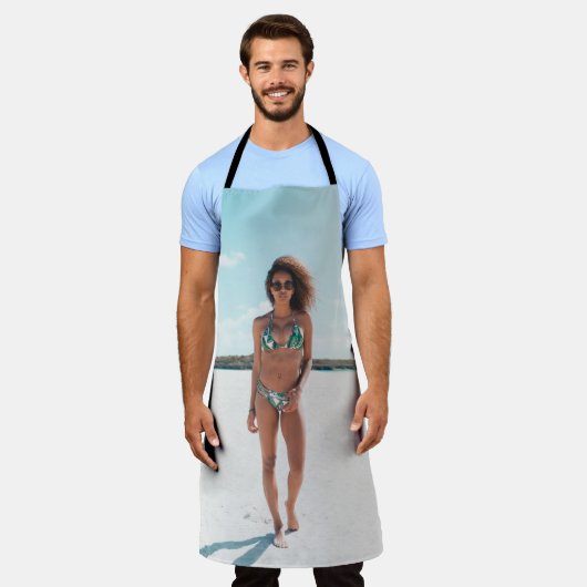 砂の上にビキニを立てている女性 エプロン (着用した状態)
