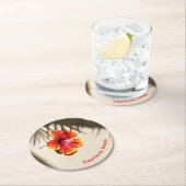 砂の上に熱帯のビーブスハイビスカスをカスタマイズ ラウンドペーパーコースター (インサイチュ)