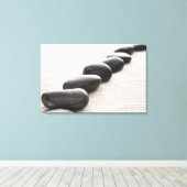 砂の上の岩 キャンバスプリント (インサイチュ (ウッドフロア))