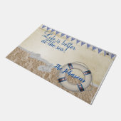 砂の上の救命具 ドアマット (アングル)