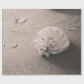 砂の上の白い貝殻の写真を閉じる ラッピングペーパー (フラット)