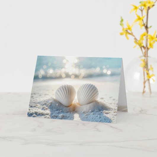 砂の中に白い貝殻の記念日 カード (黄色い花)