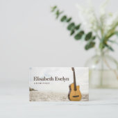 砂の中に立つアコースティックギター 名刺 (スタンド正面)