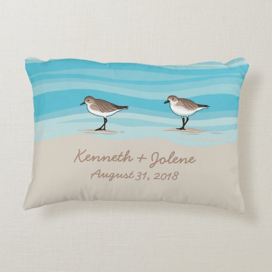 砂の中のビーチ結婚式日付名のサンドピアス アクセントクッション (裏面)