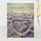 砂の中のロマンチックな大きさのグリーティングカードハート カード (黄色い花)