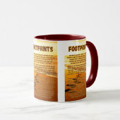 砂の中の足跡祈りの言葉2トーン写真 マグカップ (正面右)